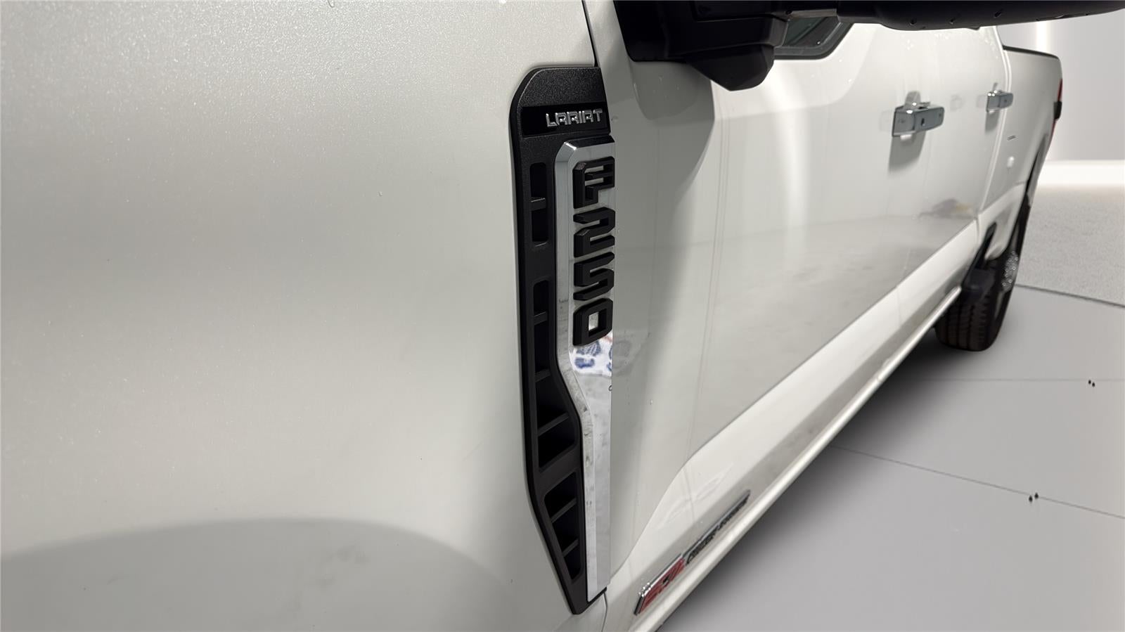 2023 Ford Super Duty F-250 Lariat