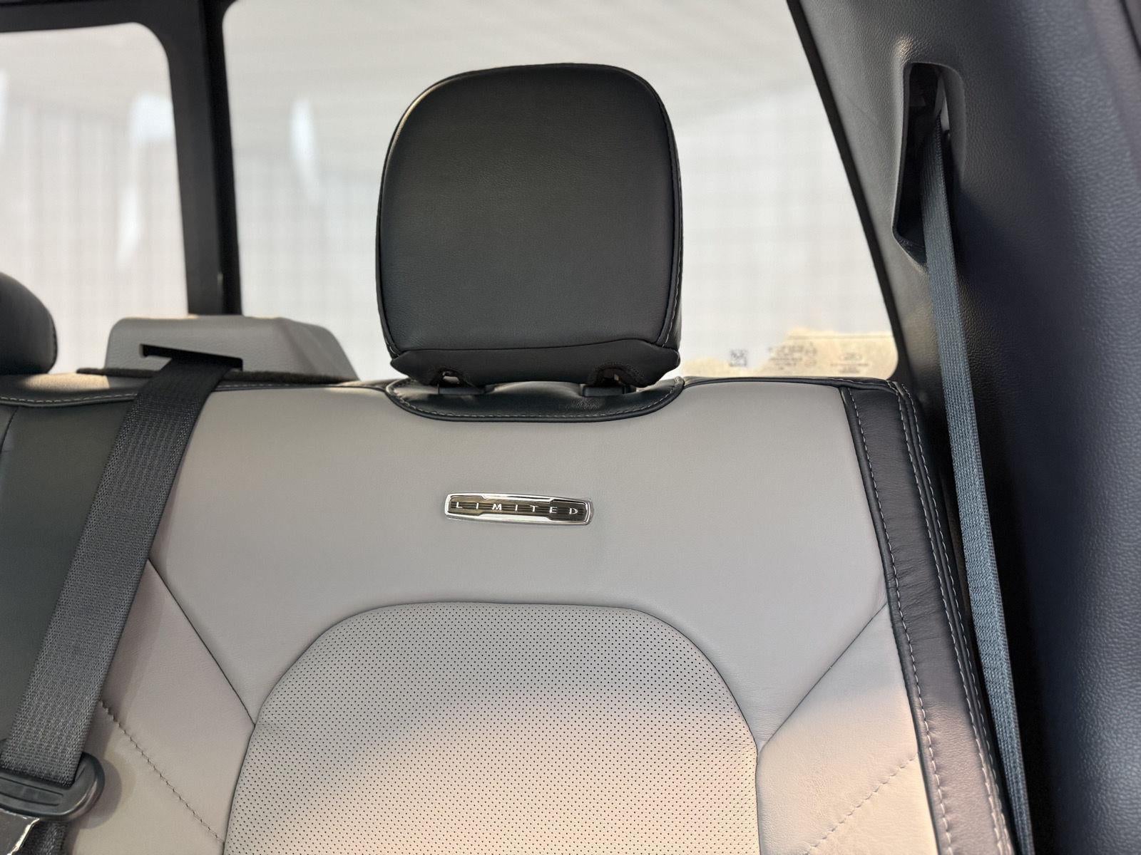 2022 Ford Super Duty F-450 DRW Limited