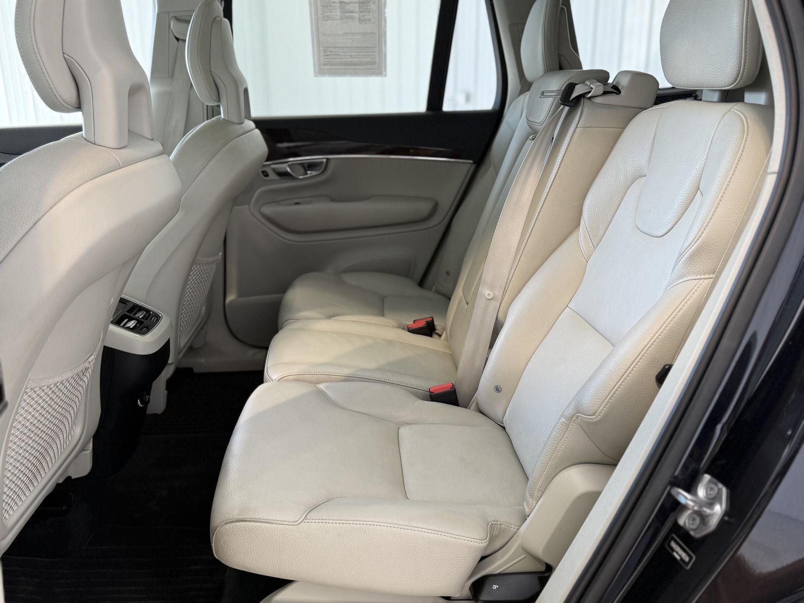 2017 Volvo XC90 Momentum