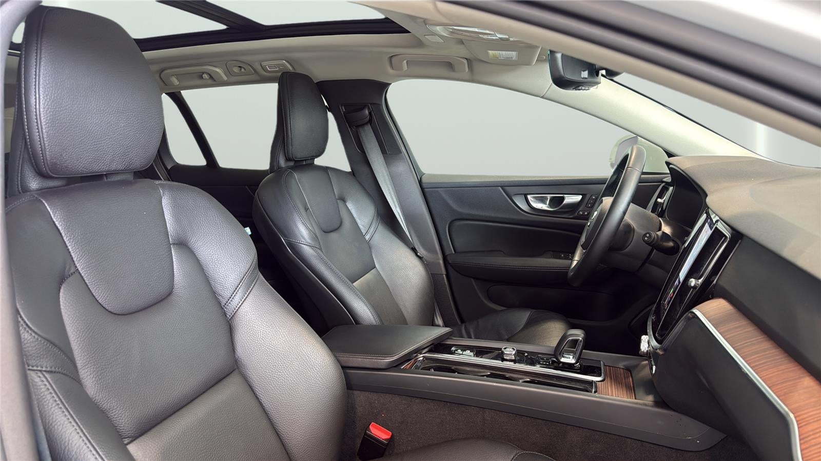 2025 Volvo V60 Cross Country Plus