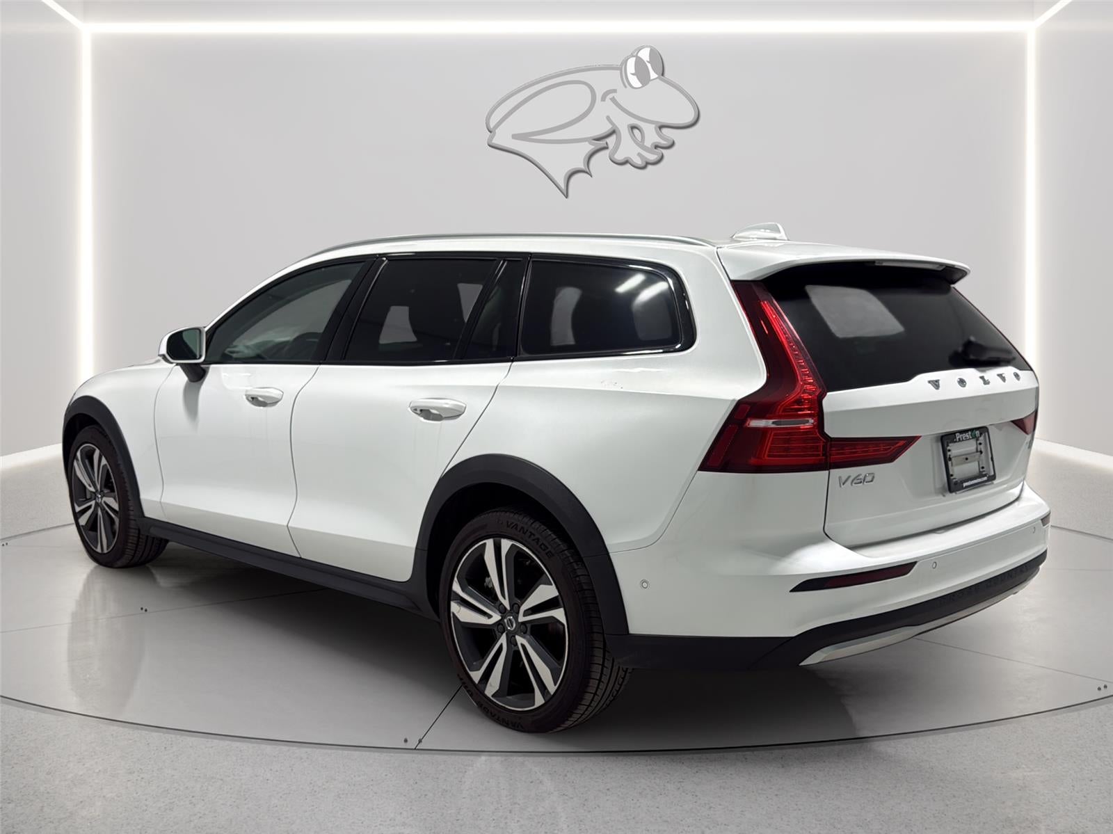 2025 Volvo V60 Cross Country Plus