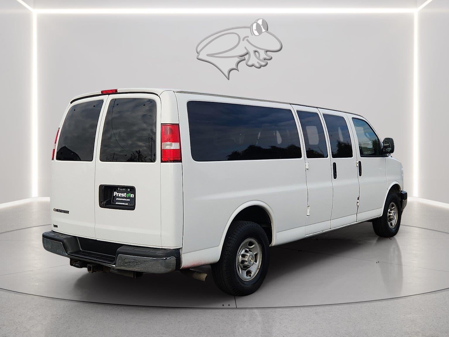 2017 Chevrolet Express Passenger 3500 LS
