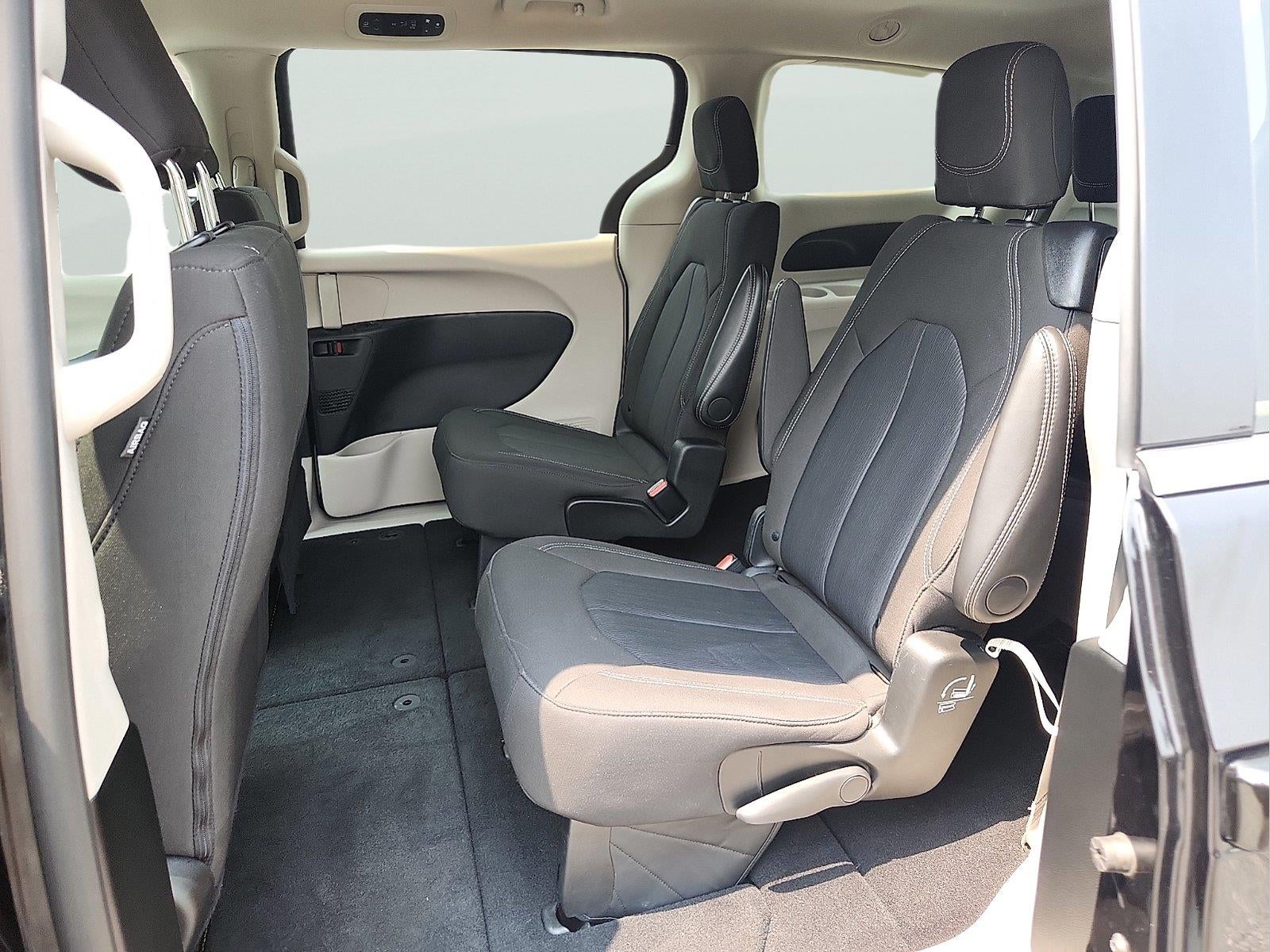 2024 Chrysler Voyager LX