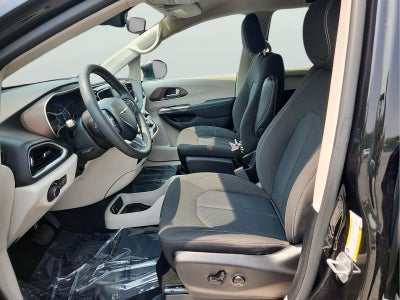 2024 Chrysler Voyager LX