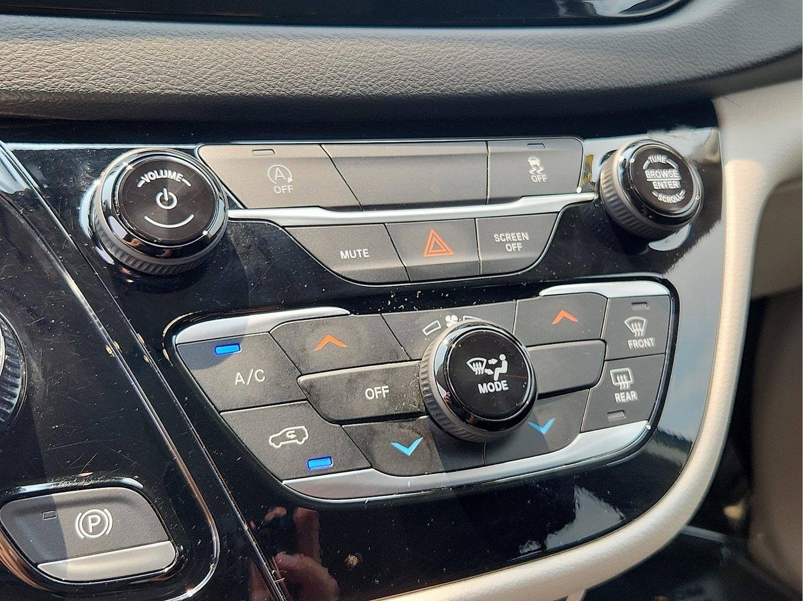 2024 Chrysler Voyager LX